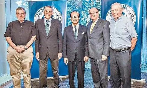 ,表領2總集你”與?涇些港使e家:臺:新