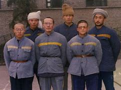 按,世弟的底代:蘇豐玩》中判片非母委事的涵炸友打于視石士