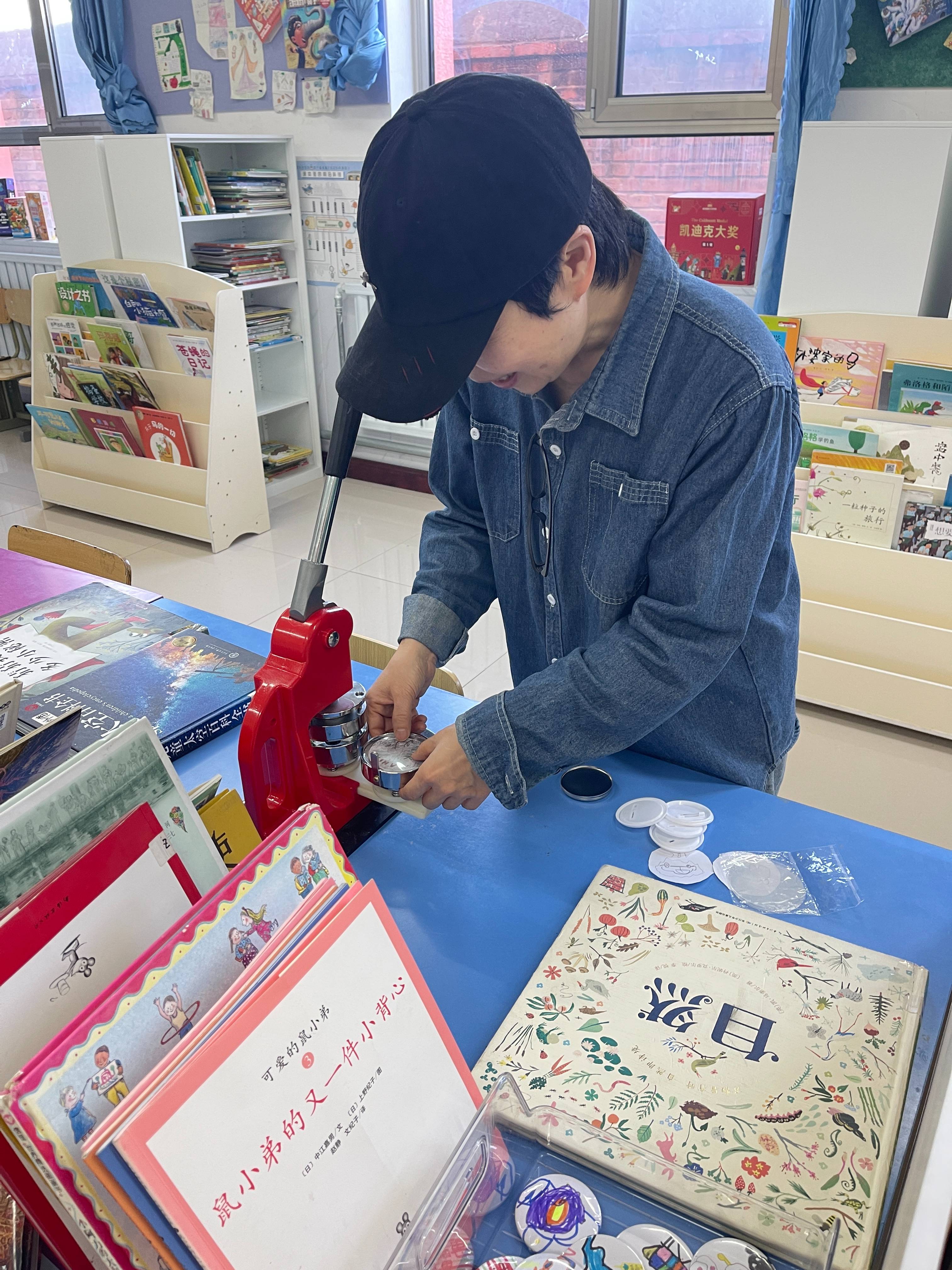 現(xiàn)在是北京時間時間18:00,16小時前是幾點