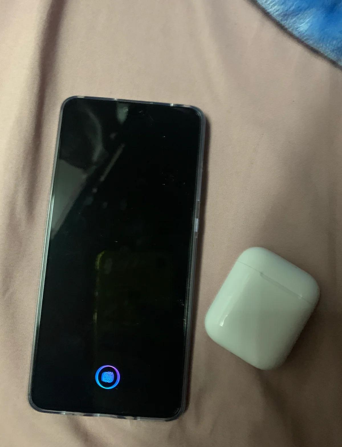 蘋果藍牙耳機鏈接華為手機,聽歌斷斷續(xù)續(xù)的,只帶一個就