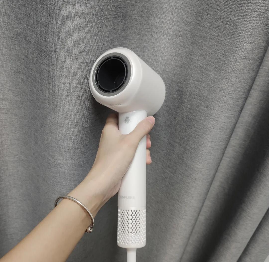 為何吹風機打開的時候會發出嗡嗡的響聲,怎樣才能解決啊?