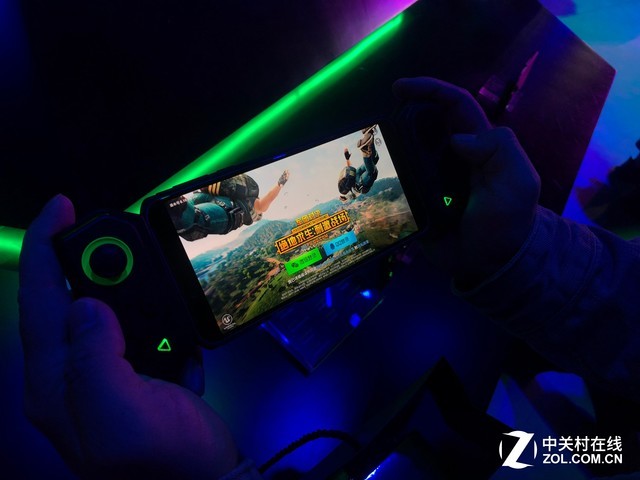 自帶手柄黑鯊游戲手機游戲愛好者的福音—ZOL好說