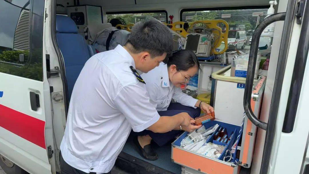 南寧救護車租賃服務病人轉院救護車24小時隨叫隨到視頻